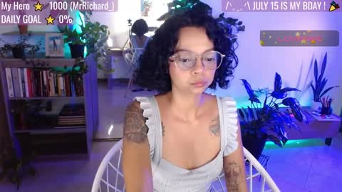 Snapshot of sweet_bluee chatting on May 31, 11:50 pm Tutti online show from May 31, 11:50 pm