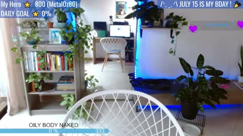 Snapshot of sweet_bluee chatting on June 5, 10:15 pm Tutti online show from June 5, 10:15 pm