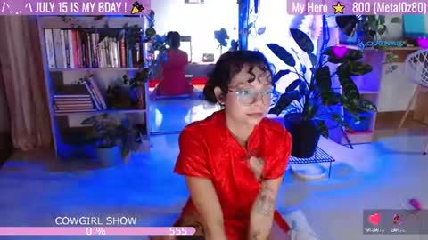 Snapshot of sweet_bluee chatting on June 18, 12:22 am Tutti online show from June 18, 12:22 am