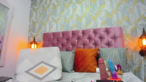 Snapshot of sweet_candy_sex1 chatting on June 25, 5:12 am sweet_candy_sex1 online show from June 25, 5:12 am