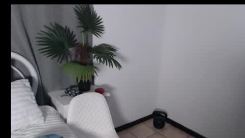 Snapshot of sweet_chantelle chatting on November 27, 8:33 pm Chantelle online show from November 27, 8:33 pm