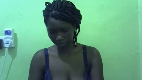 Snapshot of sweet_cherie1 chatting on May 28, 7:11 pm sweet_cherie1 online show from May 28, 7:11 pm
