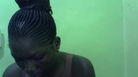Snapshot of sweet_cherie1 chatting on June 1, 7:21 am sweet_cherie1 online show from June 1, 7:21 am
