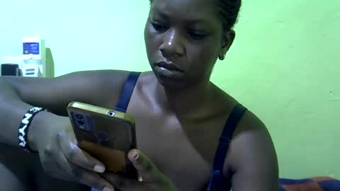 Snapshot of sweet_cherie1 chatting on June 24, 4:11 am sweet_cherie1 online show from June 24, 4:11 am