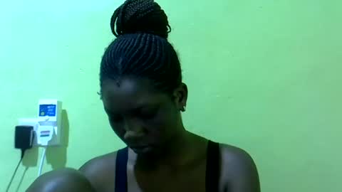 Snapshot of sweet_cherie1 chatting on June 25, 7:02 am sweet_cherie1 online show from June 25, 7:02 am