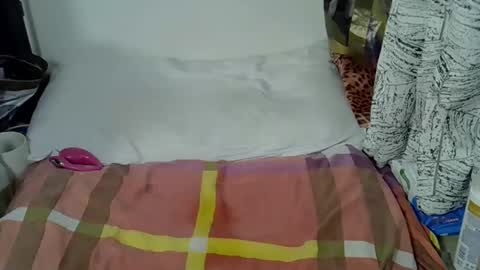 Snapshot of sweet_diva19 chatting on May 13, 6:22 am sweet_diva19 online show from May 13, 6:22 am