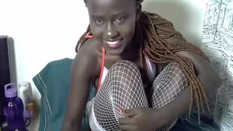 Snapshot of sweet_diva19 chatting on June 4, 10:05 pm sweet_diva19 online show from June 4, 10:05 pm