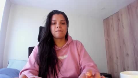 Snapshot of sweet_dreamses chatting on March 18, 2:09 pm Kendra online show from March 18, 2:09 pm