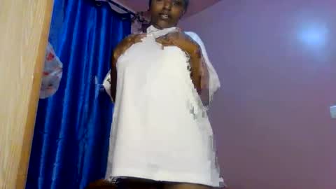 Snapshot of sweet_ebony001 chatting on March 20, 5:18 pm sweet_ebony001 online show from March 20, 5:18 pm
