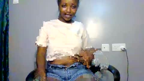 Snapshot of sweet_ebony001 chatting on March 21, 6:11 pm sweet_ebony001 online show from March 21, 6:11 pm