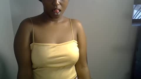 Snapshot of sweet_ebony001 chatting on March 24, 3:17 pm sweet_ebony001 online show from March 24, 3:17 pm