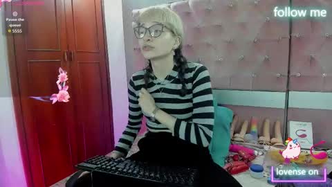  emmili  online show from December 22, 12:02 pm