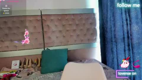 Snapshot of sweet_emmili chatting on May 26, 12:01 pm emmili online show from May 26, 12:01 pm