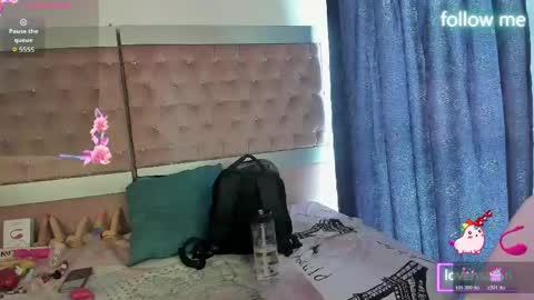 Snapshot of sweet_emmili chatting on June 1, 12:18 pm emmili online show from June 1, 12:18 pm