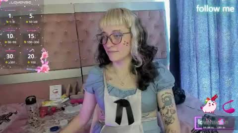Snapshot of sweet_emmili chatting on June 5, 2:45 pm emmili online show from June 5, 2:45 pm