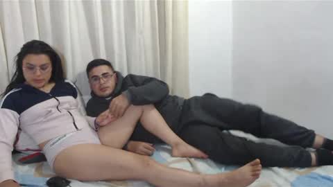 Snapshot of sweet_fantasy_couple chatting on January 19, 12:49 am sweet_fantasy_couple online show from January 19, 12:49 am