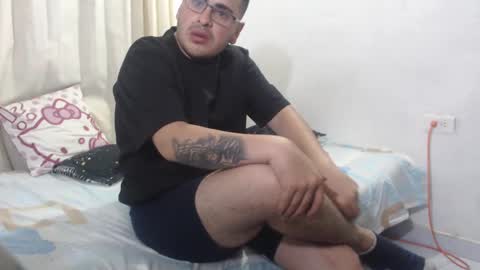 Snapshot of sweet_fantasy_couple chatting on February 21, 2:28 am sweet_fantasy_couple online show from February 21, 2:28 am