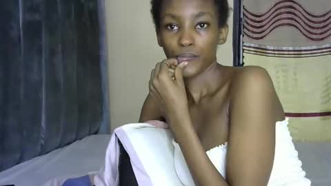sweet_freaky online show from April 24, 3:09 am