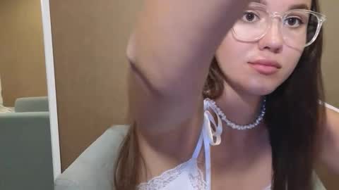 Snapshot of sweet_haeven chatting on October 20, 3:12 pm Im Mia.LOVELY PATTERNS 100  120  160  200 my toy buzzes from 2 tip online show from October 20, 3:12 pm