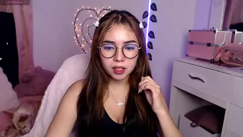 Snapshot of sweet_hannaah chatting on May 5, 7:05 am Hannah online show from May 5, 7:05 am