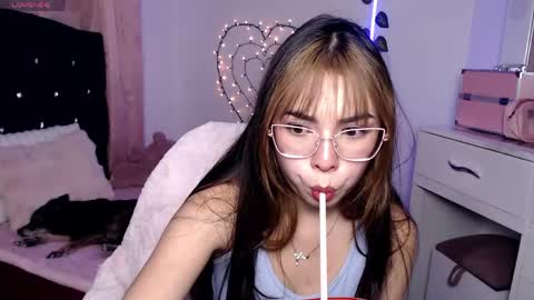 Snapshot of sweet_hannaah chatting on May 26, 2:51 am Hannah online show from May 26, 2:51 am