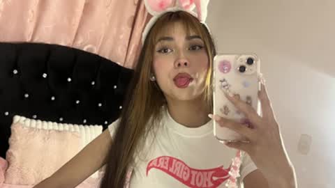 Snapshot of sweet_hannaah chatting on June 25, 2:33 am Hannah online show from June 25, 2:33 am
