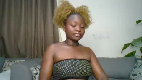 Snapshot of sweet_jenica chatting on June 22, 4:20 am ESTHER NEEMA online show from June 22, 4:20 am