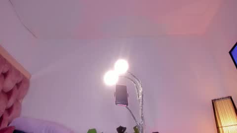 Snapshot of sweet_kahia chatting on February 27, 4:23 am Diana online show from February 27, 4:23 am