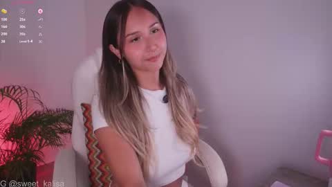 Snapshot of sweet_kalisa chatting on January 18, 12:36 am Call me Kali online show from January 18, 12:36 am