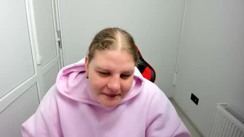 Snapshot of sweet_karla_la chatting on May 4, 6:42 am Karla online show from May 4, 6:42 am