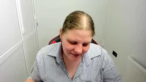Snapshot of sweet_karla_la chatting on June 5, 9:59 am Karla online show from June 5, 9:59 am