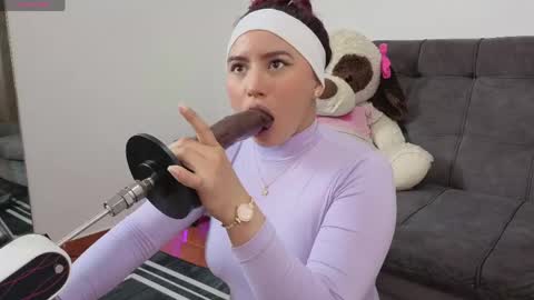Snapshot of sweet_khristie chatting on May 11, 3:23 am KhristieJoin The Fan Club online show from May 11, 3:23 am
