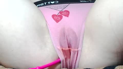 Snapshot of sweet_kitten25 chatting on June 25, 8:19 am Kitten online show from June 25, 8:19 am