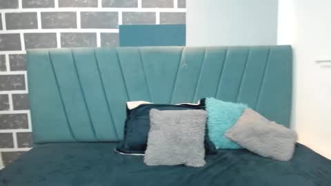 Snapshot of sweet_kitty_05 chatting on February 17, 11:33 pm sweet_kitty_05 online show from February 17, 11:33 pm