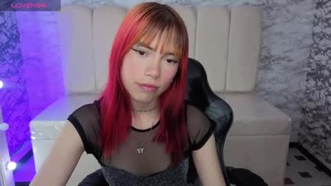 Snapshot of sweet_kitty_v chatting on November 8, 2:17 pm Hi Stream 800 to 1400 online show from November 8, 2:17 pm