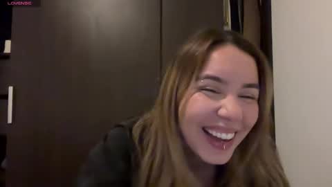 Snapshot of sweet_larissa_ chatting on January 11, 1:43 am Larissa online show from January 11, 1:43 am