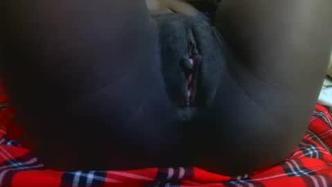 Snapshot of sweet_leen1 chatting on December 4, 7:44 pm Queen Winnie online show from December 4, 7:44 pm