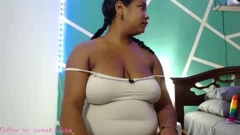 Snapshot of sweet_lilth chatting on February 16, 2:35 pm sweet-lilith online show from February 16, 2:35 pm