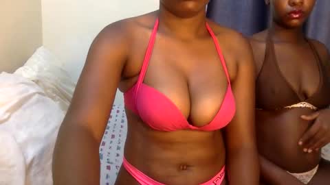 Snapshot of sweet_lovis chatting on March 23, 3:10 am lovis online show from March 23, 3:10 am