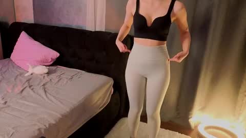 Snapshot of sweet_lynx chatting on April 21, 4:12 pm Lana online show from April 21, 4:12 pm