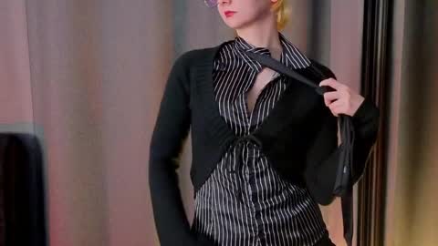Snapshot of sweet_lynx chatting on April 25, 4:26 pm Lana online show from April 25, 4:26 pm