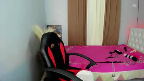sweet_marie21 online show from May 1, 9:25 am