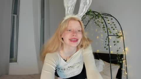 Snapshot of sweet_melissa133 chatting on May 21, 9:33 pm Melissa. Join me on Fansly link in social medias online show from May 21, 9:33 pm