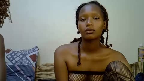 Snapshot of sweet_melod chatting on November 6, 2:40 pm Linda online show from November 6, 2:40 pm