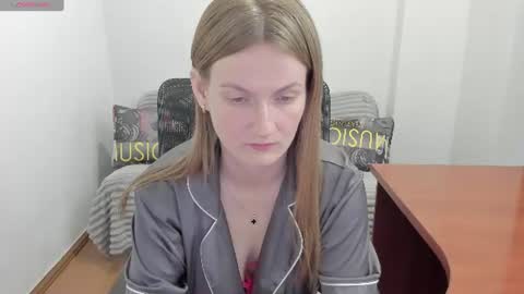 Mila online show from June 17, 9:38 pm