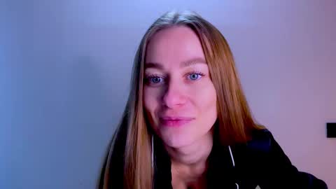 Mia online show from October 15, 11:21 am