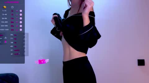 Mia online show from November 26, 9:43 am