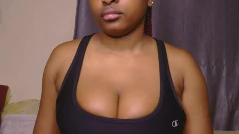 Snapshot of sweet_miah12 chatting on June 2, 4:58 am Queen debby online show from June 2, 4:58 am