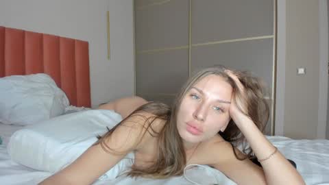 Snapshot of sweet_miss381 chatting on December 29, 11:07 am Sofi online show from December 29, 11:07 am