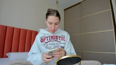 Snapshot of sweet_miss381 chatting on January 19, 4:33 am Sofi online show from January 19, 4:33 am